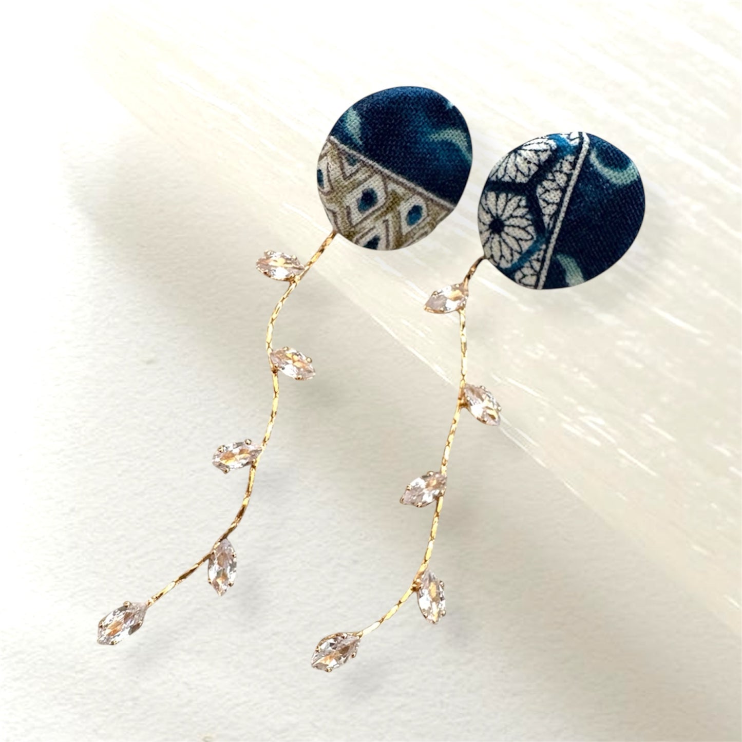 #819/ 発送7日以内 4way◆和モダンピアス 濃青 くるみボタン ビジューチャーム 金属アレルギー対応パーツ フープ 和柄 和風 着物 和装 Kimono Japan