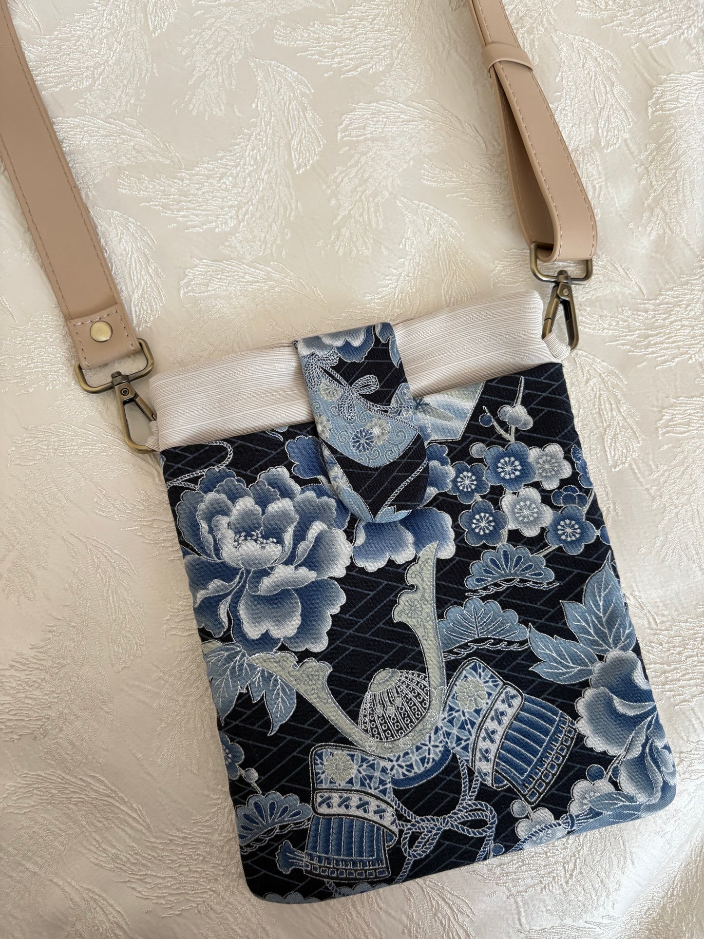 #996【色柄おまかせ！お楽しみ】発送3日以内 和モダン スマホショルダー大 /雑貨類