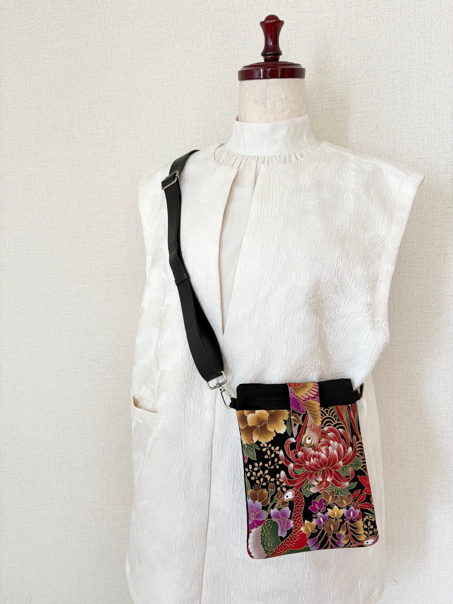 #996【色柄おまかせ！お楽しみ】発送3日以内 和モダン スマホショルダー大 /雑貨類