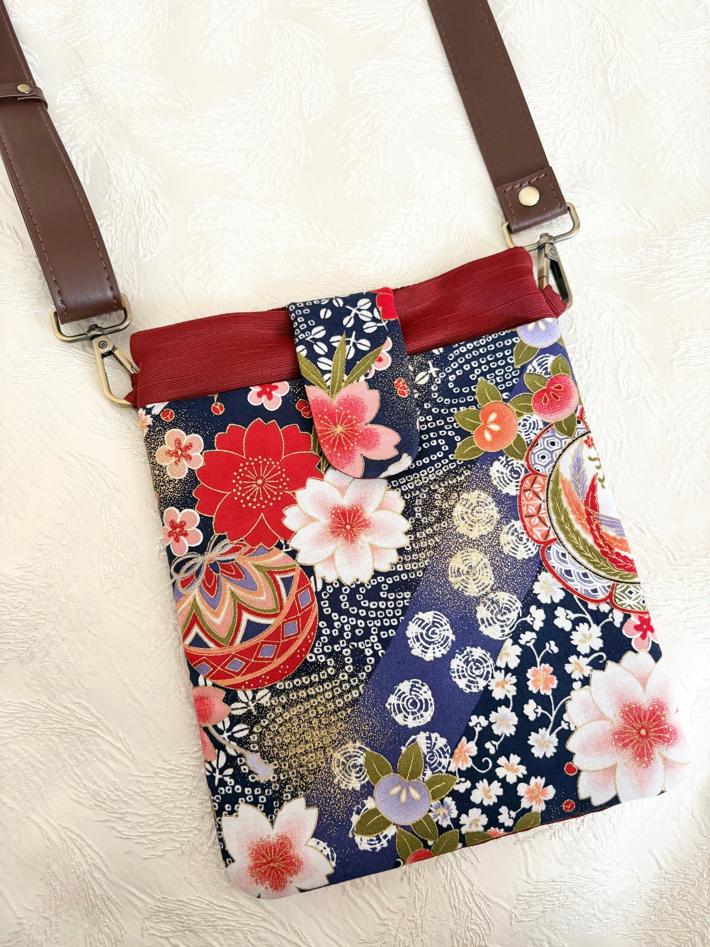 #996【色柄おまかせ！お楽しみ】発送3日以内 和モダン スマホショルダー大 /雑貨類