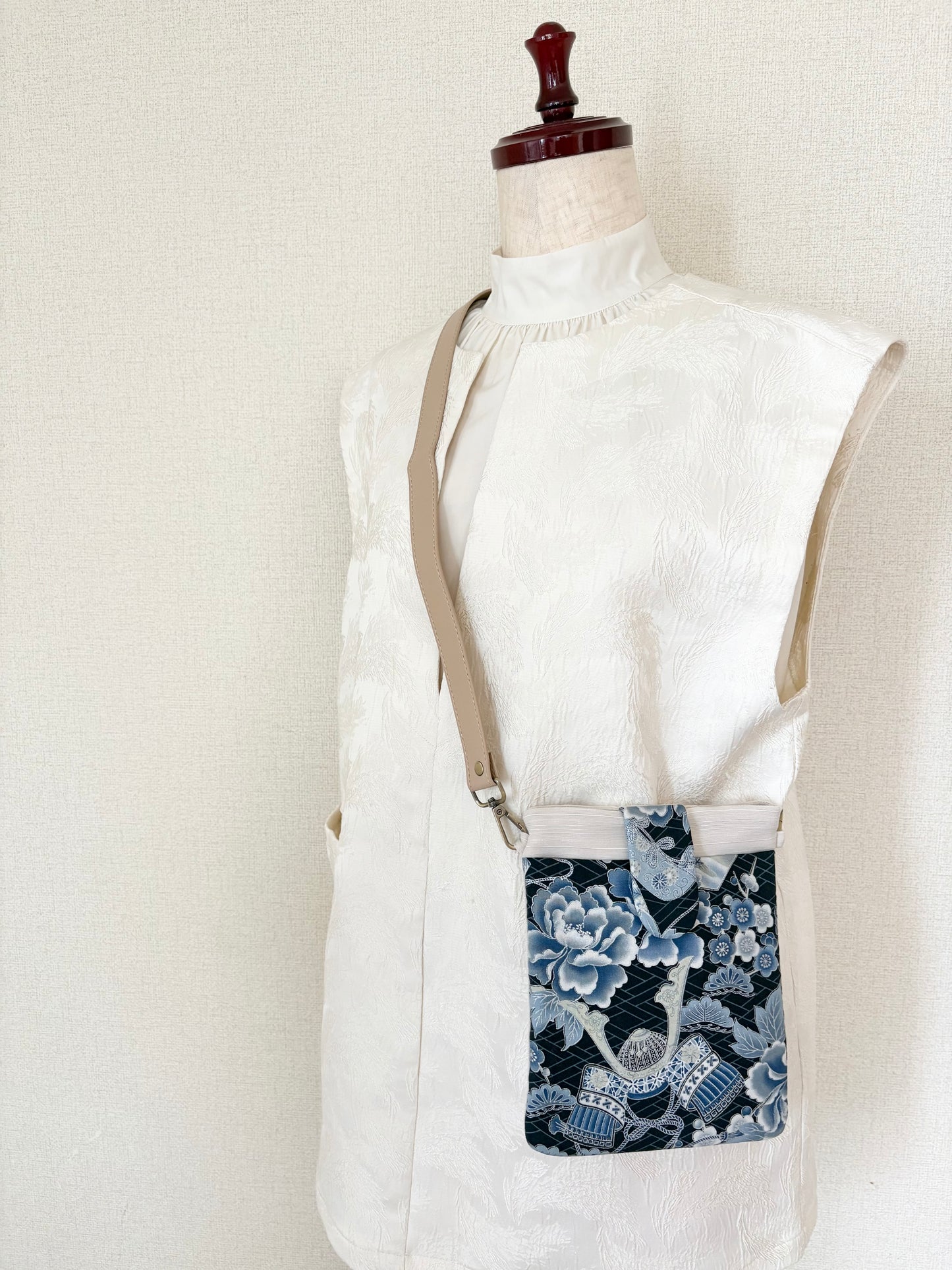 #996【色柄おまかせ！お楽しみ】発送3日以内 和モダン スマホショルダー大 /雑貨類