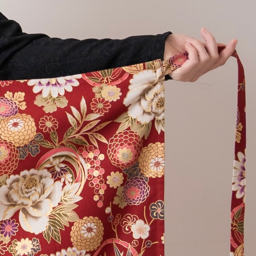 #107【茜 -Akane- 】発送14日以内発送　送料無料　丙午開運和モダンエプロンぬれんがね   牡丹と菊の吉祥柄 紬クロス 綿素材プリント　カフェ　レストラン　ユニフォーム　旅館　和風 NURENGANE Japanese modern ,KIMONO pattern apron