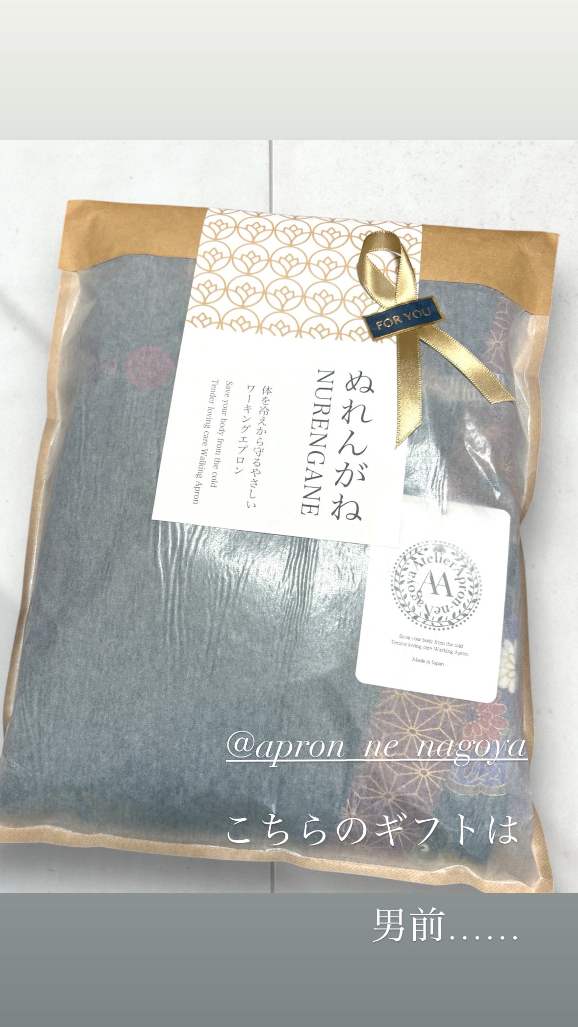 LINE customer 黒家紋柄と黒の龍柄ぬれんがね 和モダンエプロン サテンジャガード 綿素材プリント