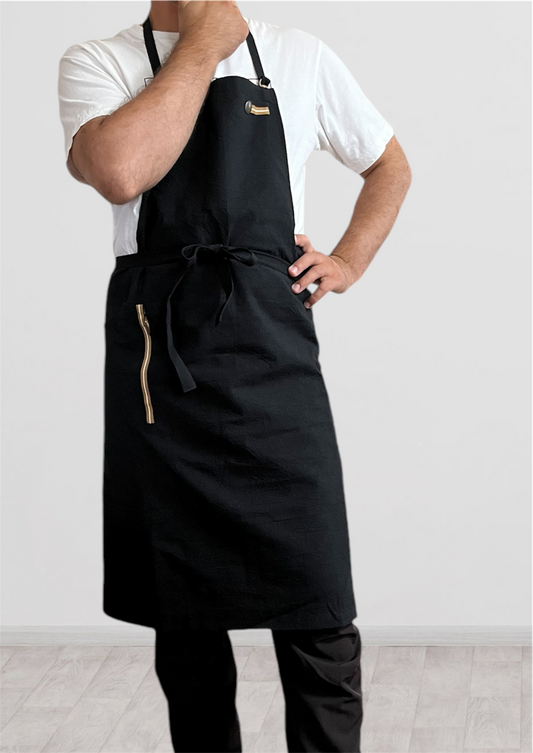 #0082 発送14日以内 ブラック メンズ着用イメージ/ぬれんがね ベーシック 表地で吸水、裏地で水から守るエプロン 手もみ風コットン布地 NURENGANE BASIC apron