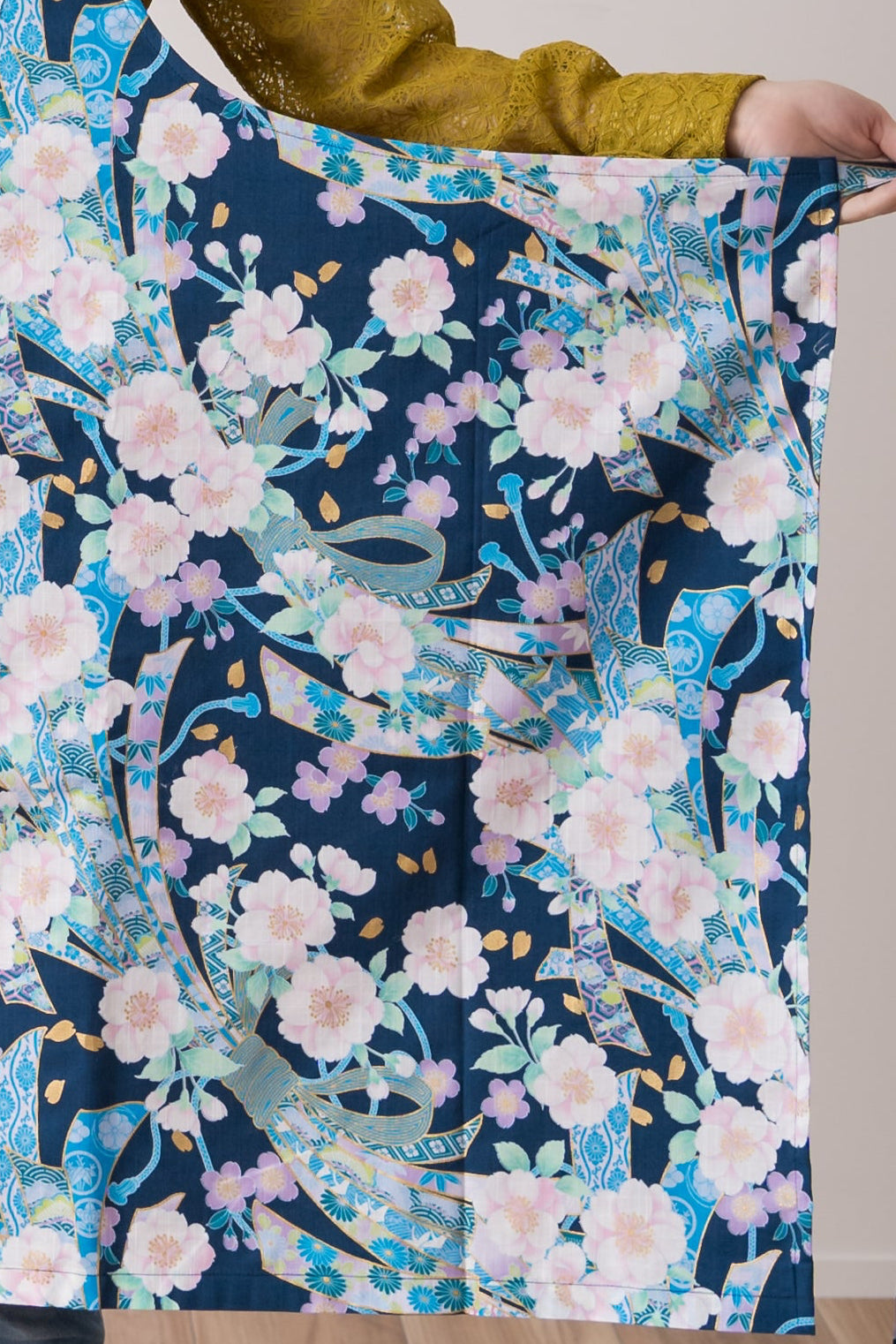 #109【若葉 -Wakaba-】発送3日以内発送　送料無料　丙午開運和モダンエプロンぬれんがね   桜と束熨斗の吉祥柄 紬クロス 綿素材プリント　カフェ　レストラン　ユニフォーム　旅館　和風 NURENGANE Japanese modern ,KIMONO pattern apron