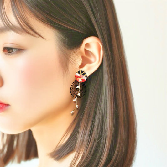 #814/  発送7日以内 4way◆和モダンピアス　赤い花　金彩　くるみボタン　ビジューチャーム　金属アレルギー対応パーツ　和柄　和風　着物　和装　Kimono Japan