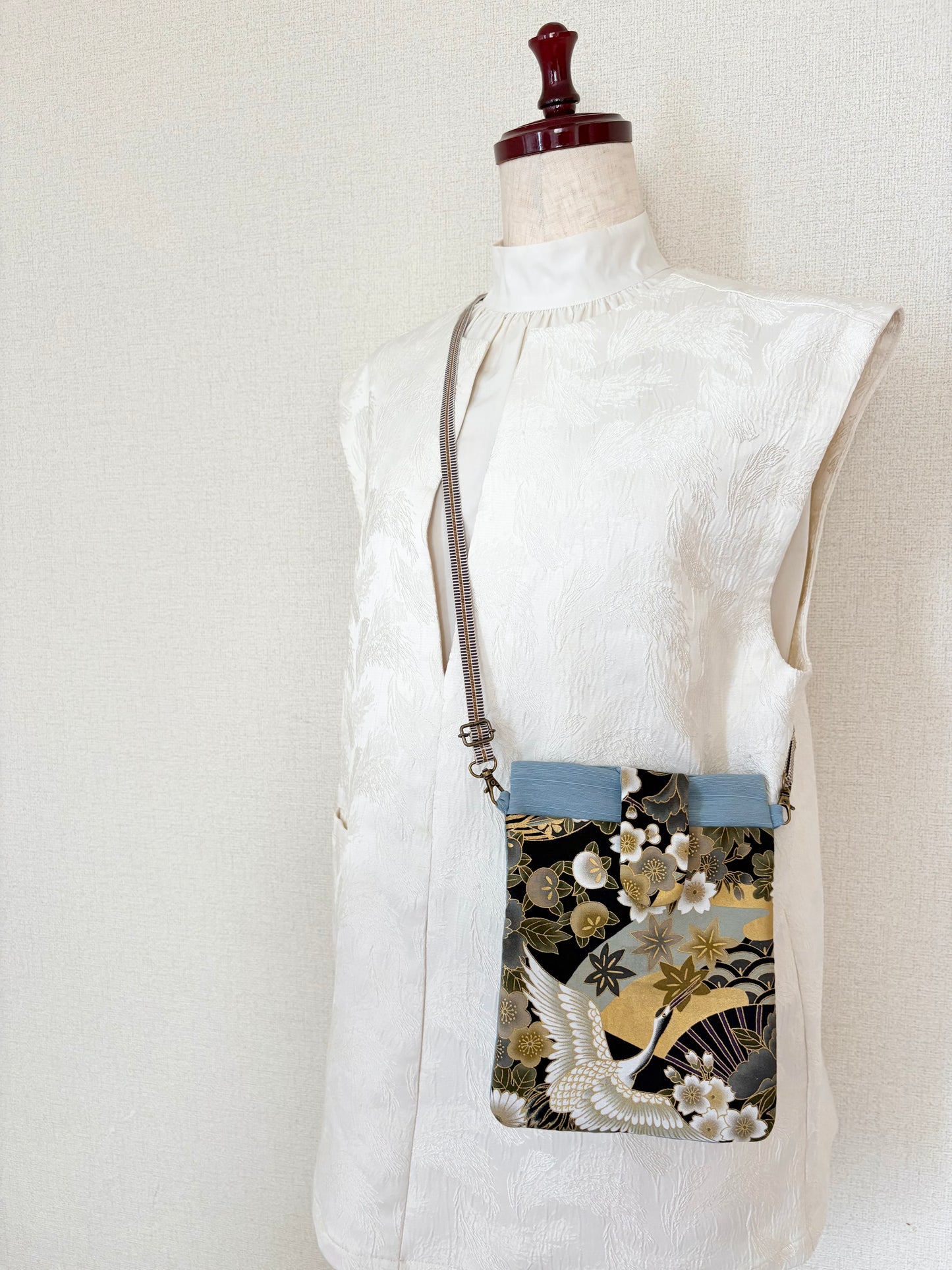 #996【色柄おまかせ！お楽しみ】発送3日以内 和モダン スマホショルダー大 /雑貨類