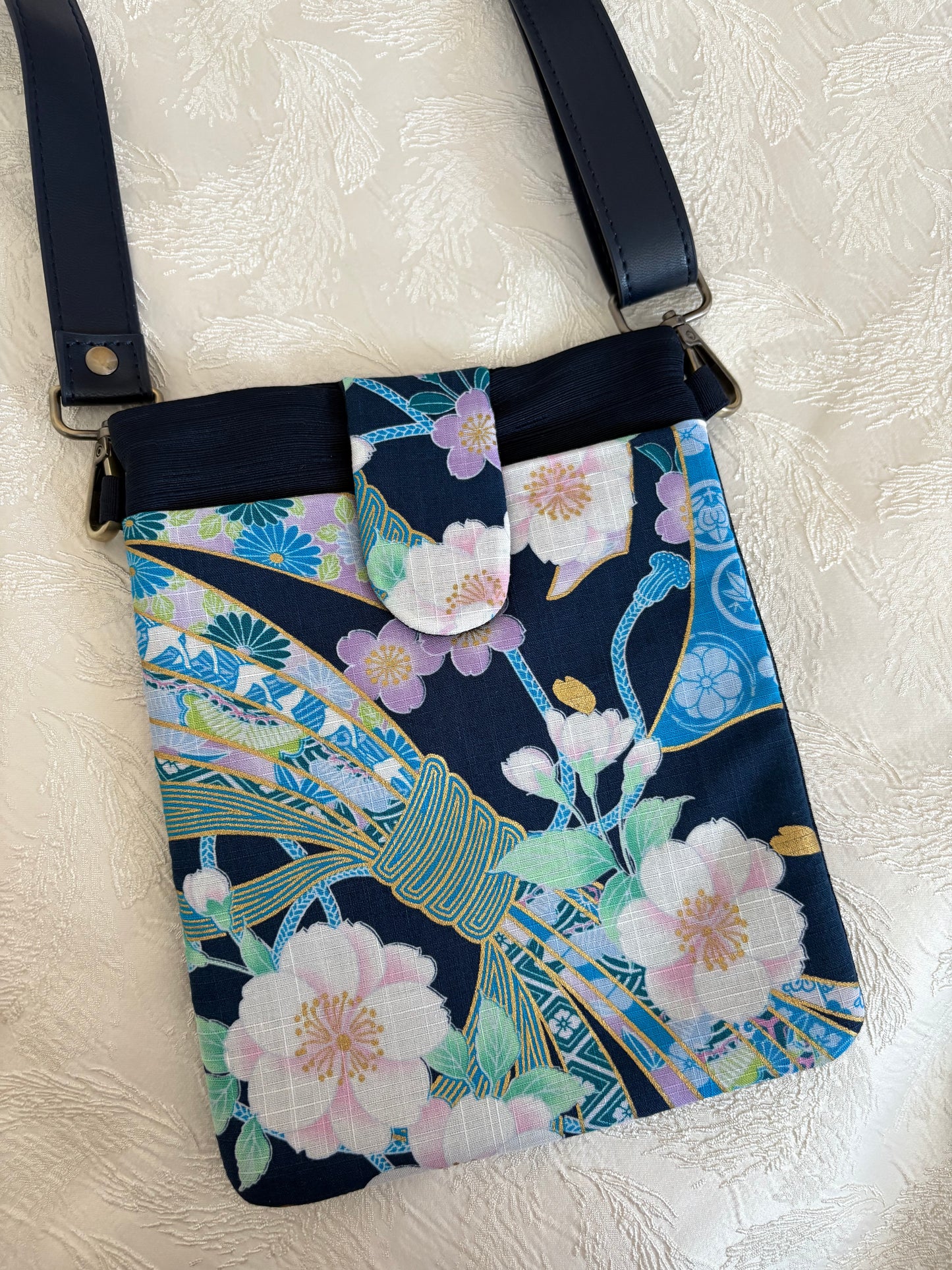 #996【色柄おまかせ！お楽しみ】発送3日以内 和モダン スマホショルダー大 /雑貨類