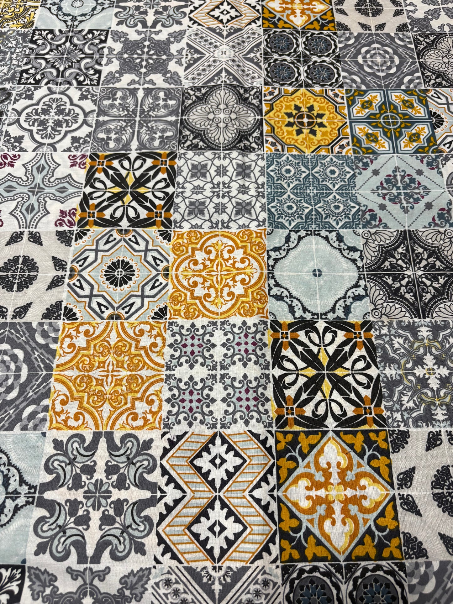 #802 new 数量限定　【タイル柄】トルコ産プリントコットン  /ぬれんがねエプロン