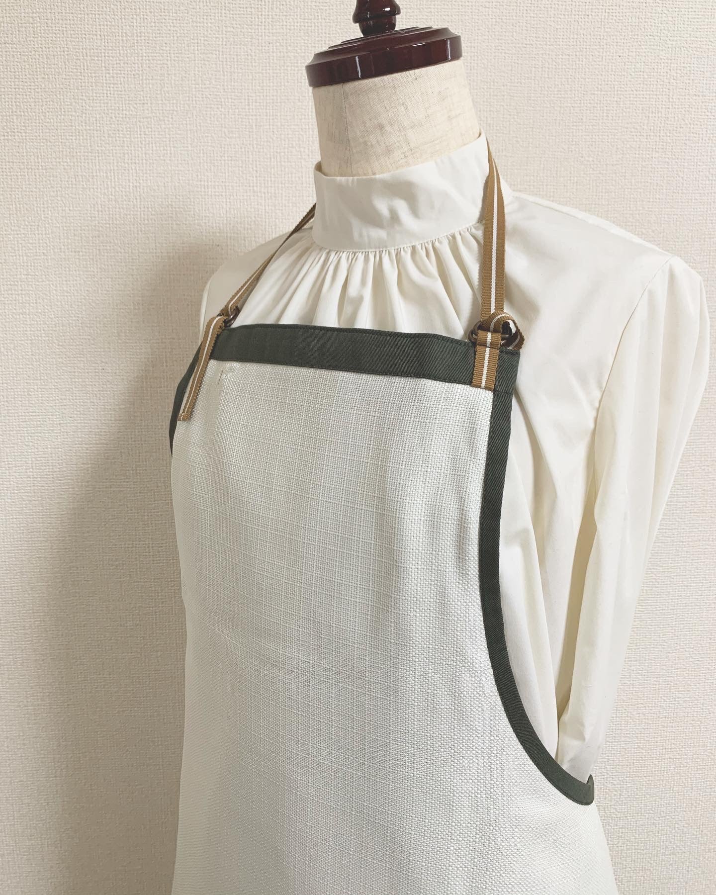 #403 在庫限り チノ カーキ/ ぬれんがねエプロン 抗ウィルス対策　CLENSE-クレンゼ-　綿素材