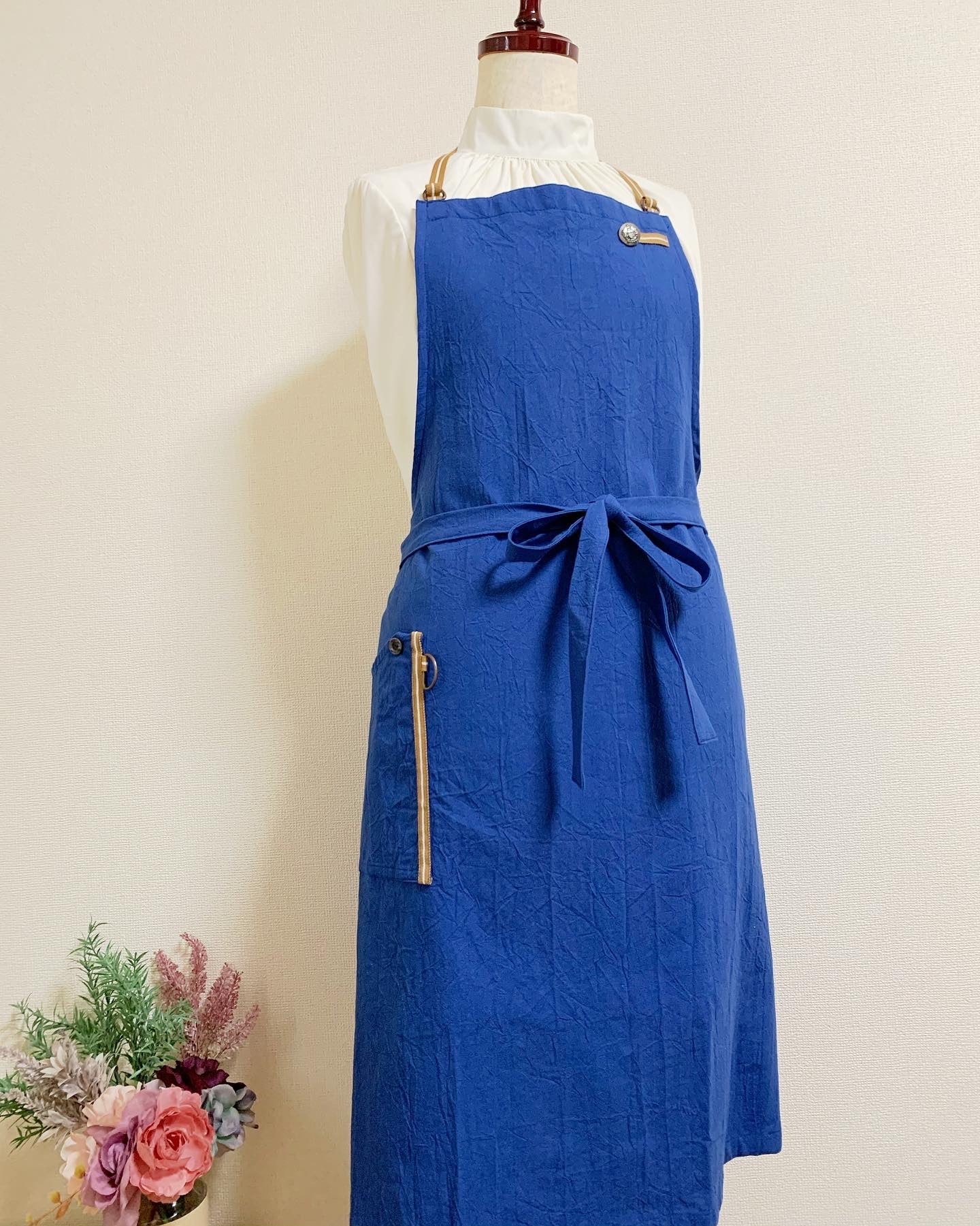 #401【旧型✳︎色お任せ】在庫限り　ぬれんがねベーシックエプロン  手もみ風ナチュラルしわ加工綿素材